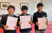 左から２位須田陽一朗君、１位北爪慎二君、３位小池丈君